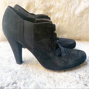Donald J Pliner Black Suede Crossover Pumps 7.5